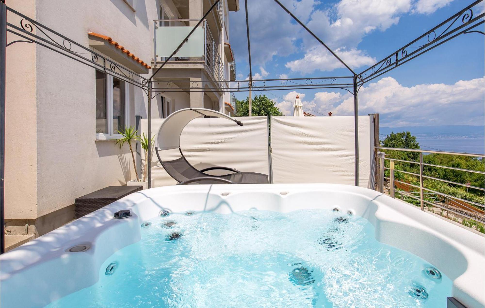 Stunning Apartment In Mošćenička Draga エクステリア 写真