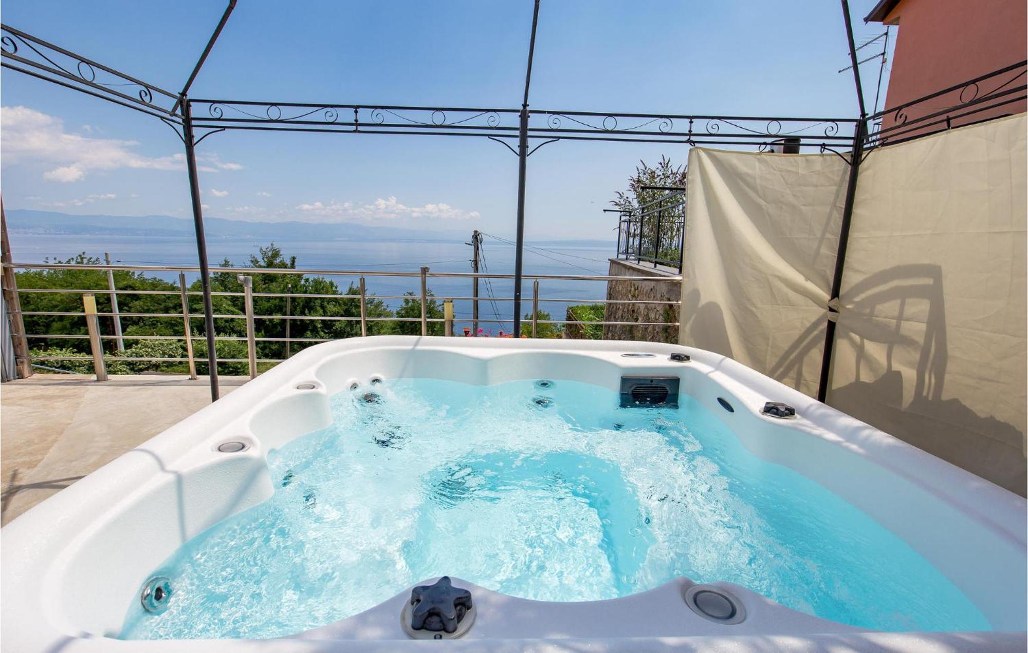 Stunning Apartment In Mošćenička Draga エクステリア 写真