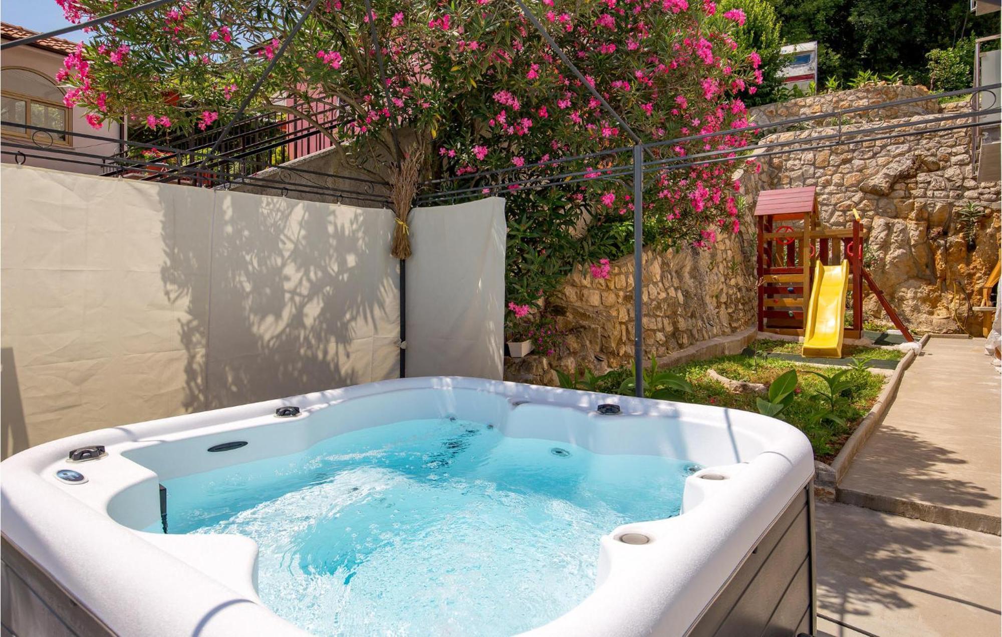 Stunning Apartment In Mošćenička Draga エクステリア 写真
