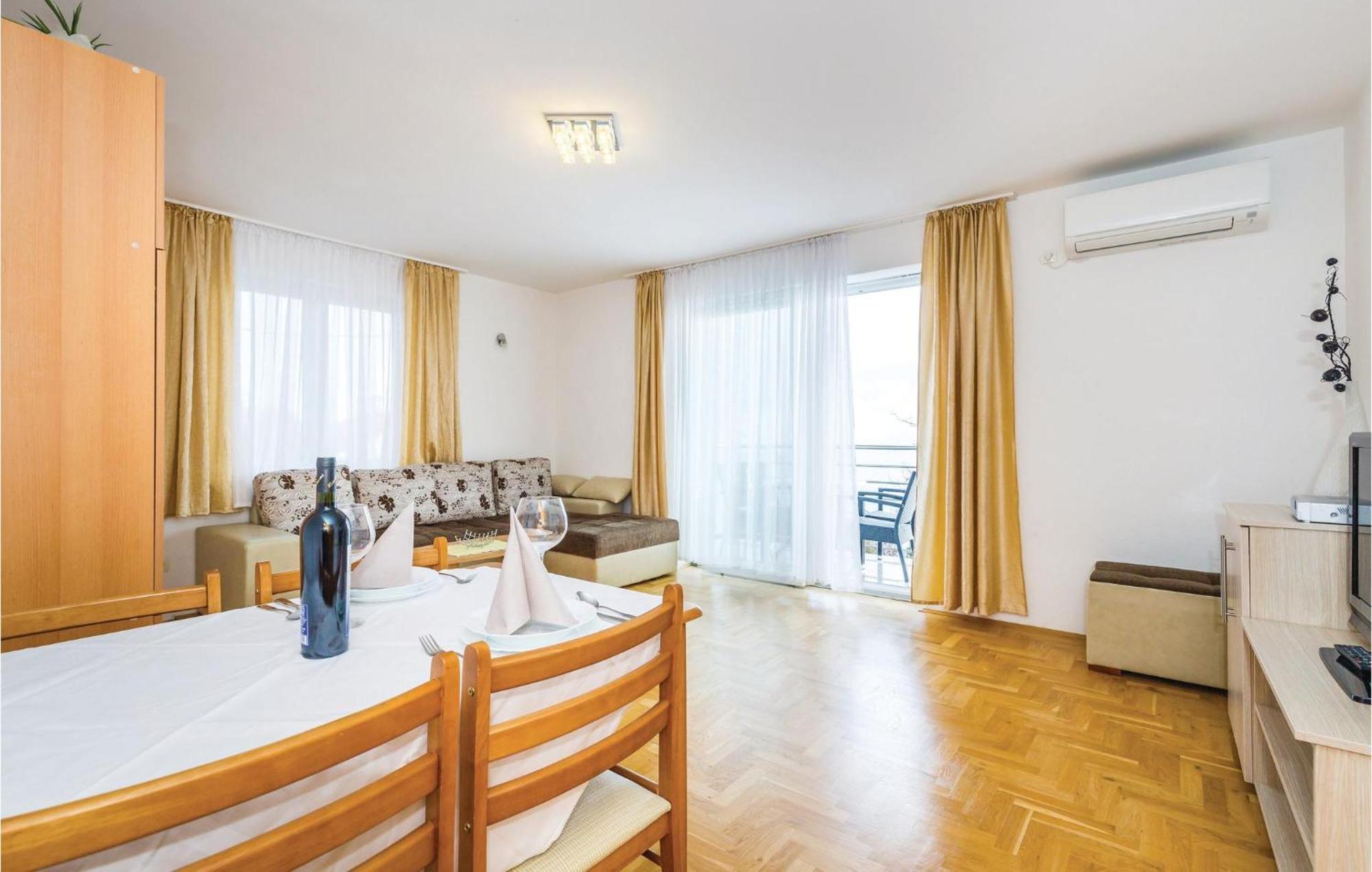 Stunning Apartment In Mošćenička Draga エクステリア 写真